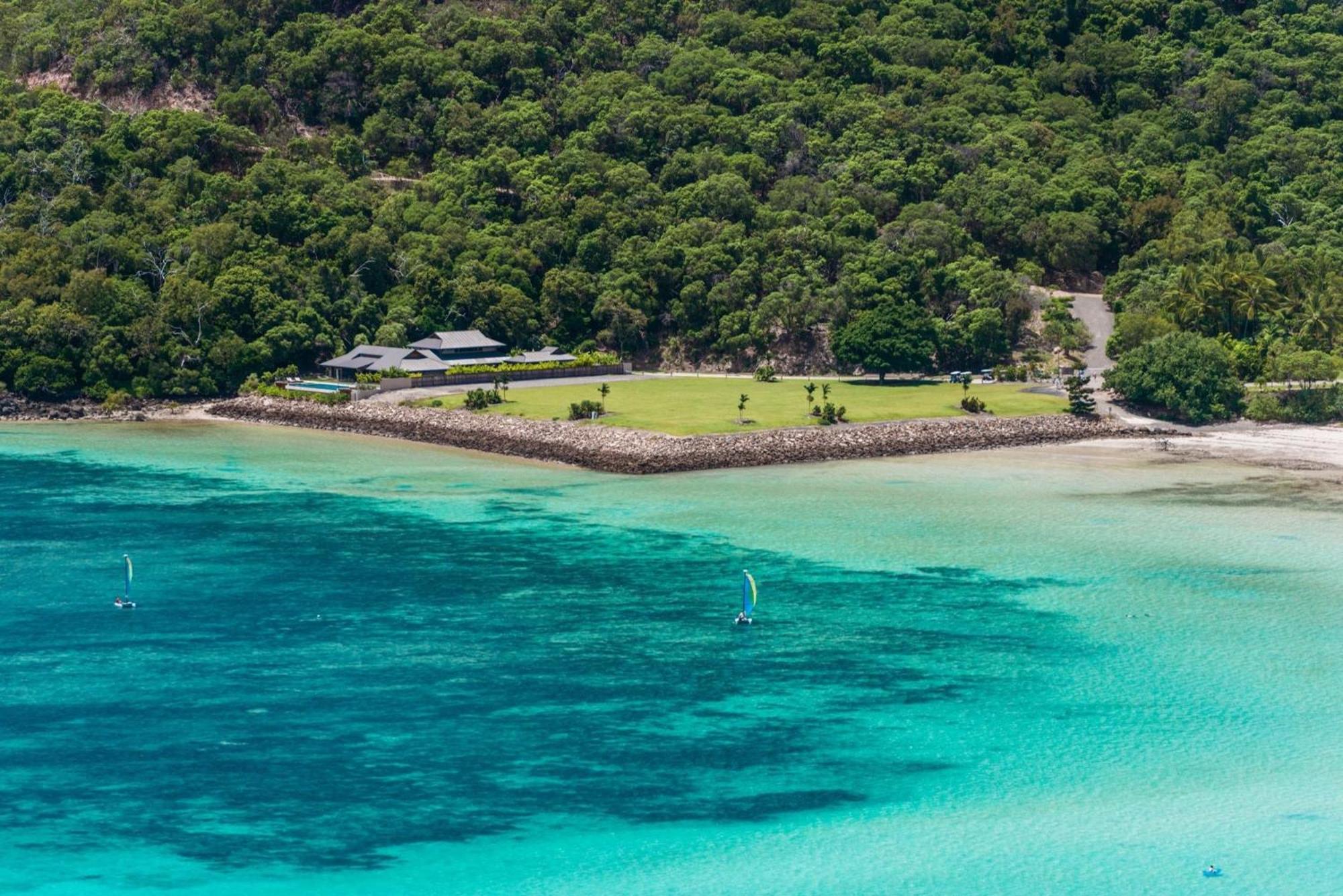 Beachfront Hamilton Island Exterior photo